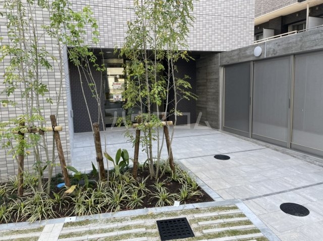 26/30 エントランス