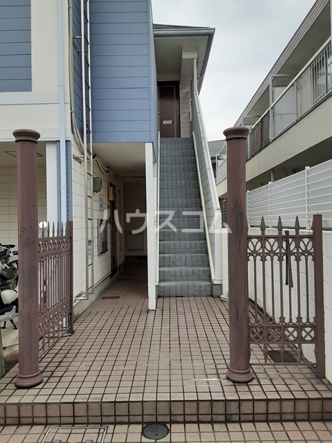 16/17 エントランス