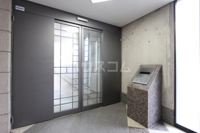 26/30 エントランス