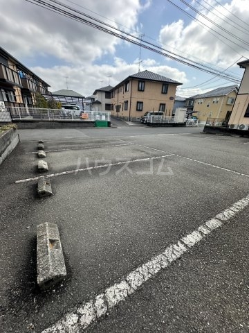 27/30 駐車場
