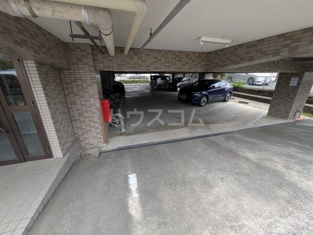 23/30 駐車場