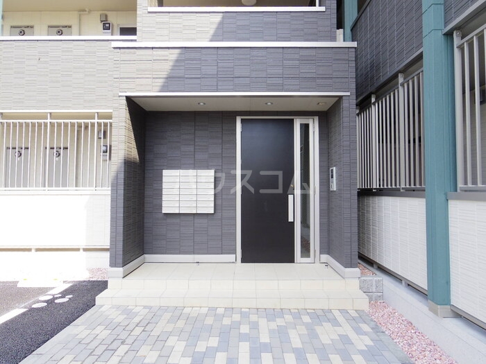 27/30 エントランス