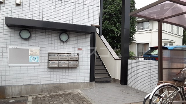 22/25 エントランス