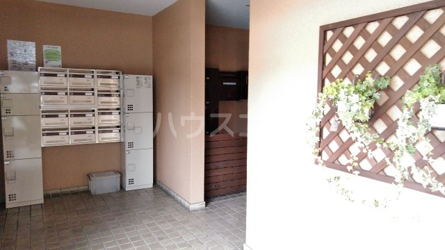 23/27 エントランス