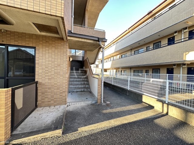 21/30 エントランス