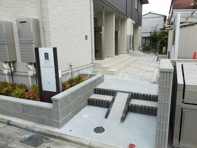 27/30 エントランス