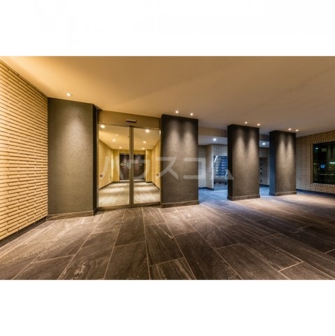 18/20 エントランス