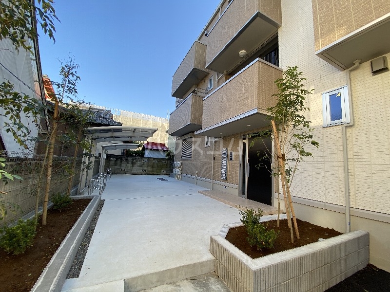 21/29 エントランス