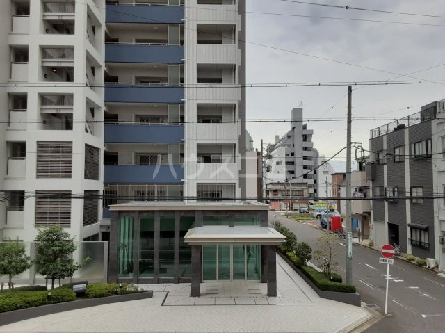 21/30 エントランス
