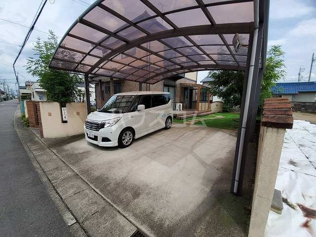 23/30 駐車場