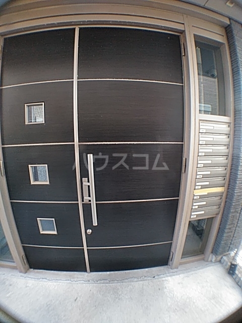 20/30 エントランス