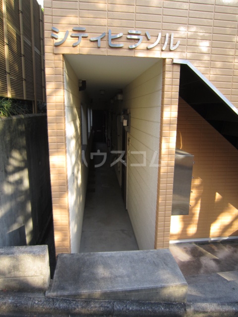 24/30 エントランス