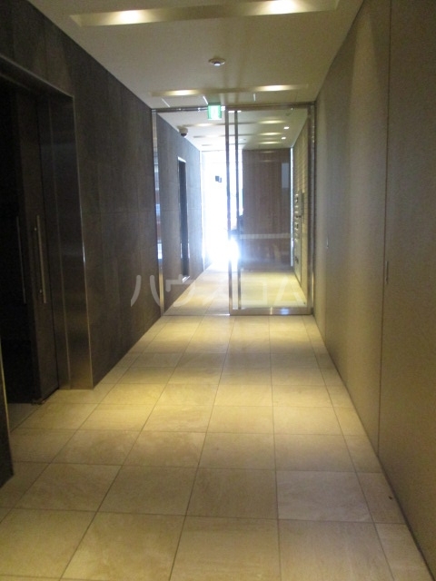 22/27 エントランス