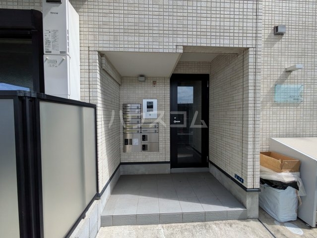 28/30 エントランス