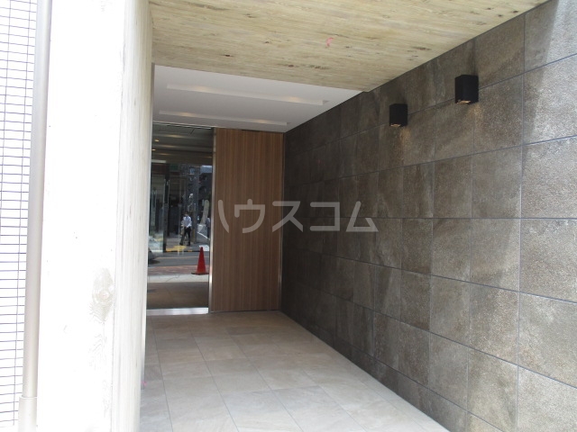 21/26 エントランス