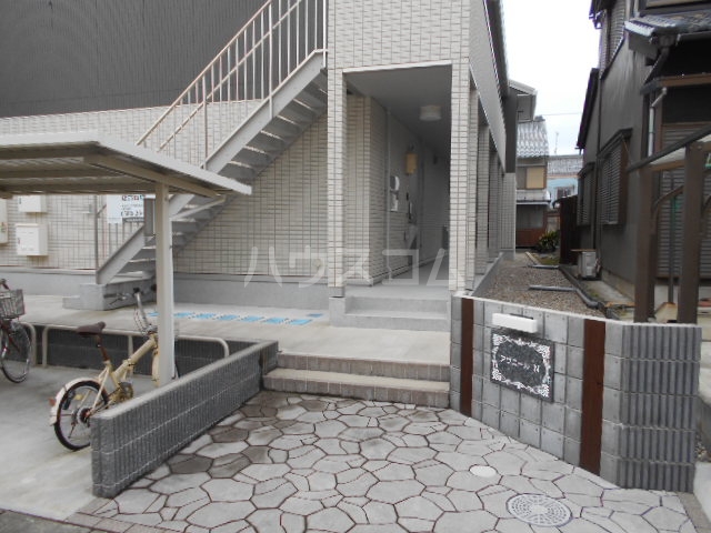 21/28 エントランス