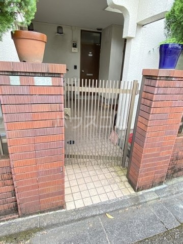 28/30 エントランス