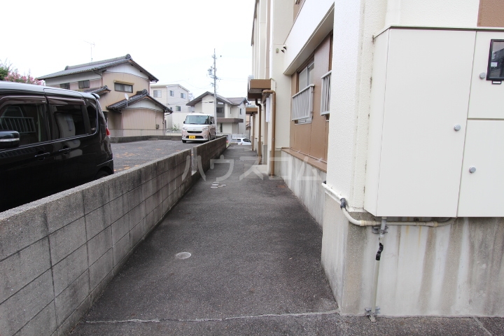 23/30 エントランス