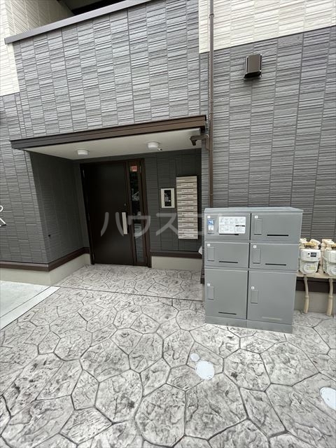 26/30 エントランス