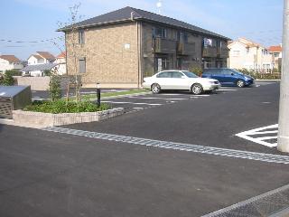 18/28 駐車場