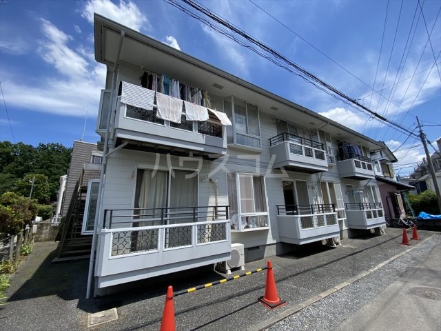 23/28 エントランス