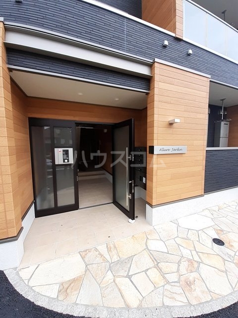 24/30 エントランス