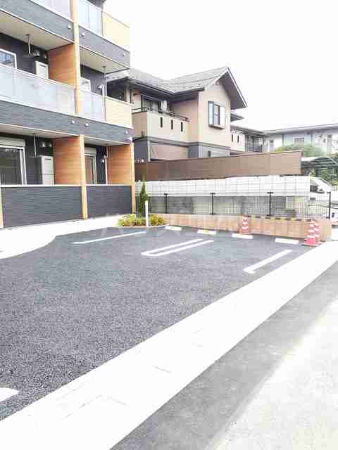 27/30 駐車場