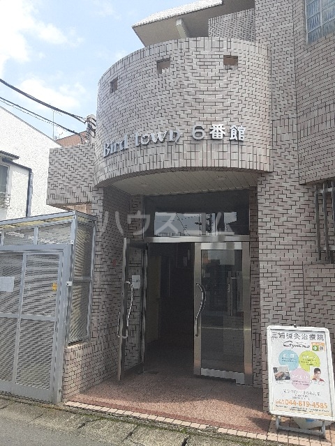 24/25 エントランス