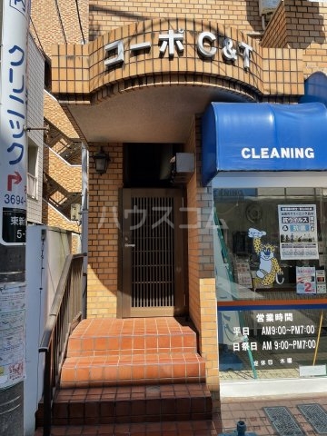 21/30 エントランス