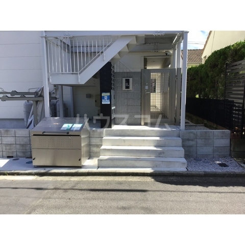 26/30 エントランス