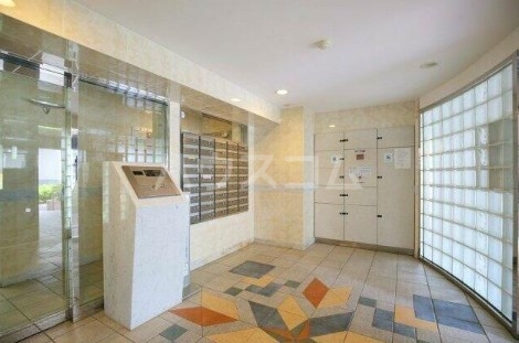 27/30 エントランス