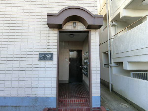 15/16 エントランス