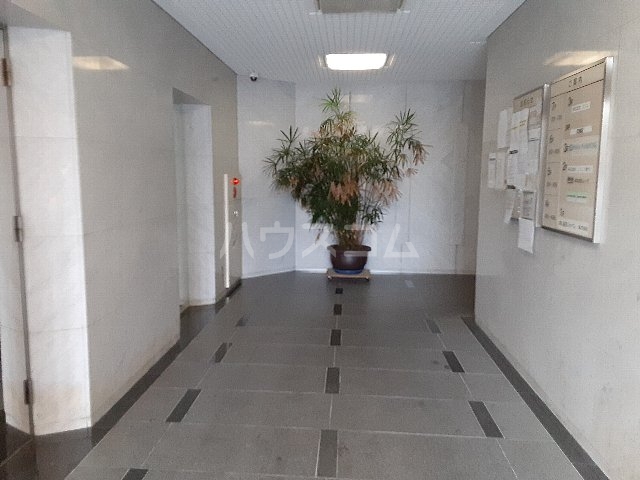 21/30 エントランス