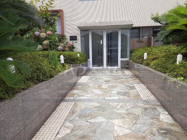 28/30 エントランス