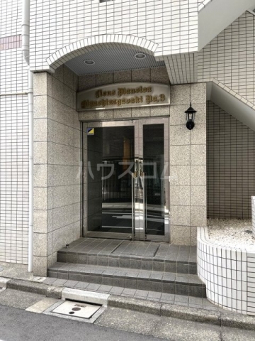 18/25 エントランス