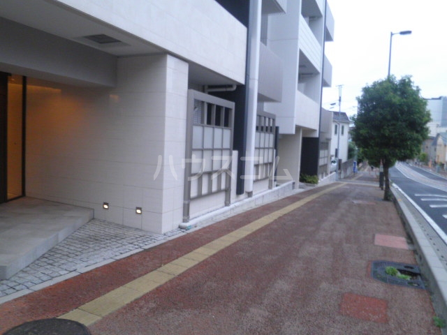 23/30 エントランス