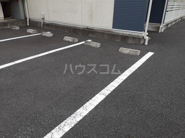 27/30 駐車場