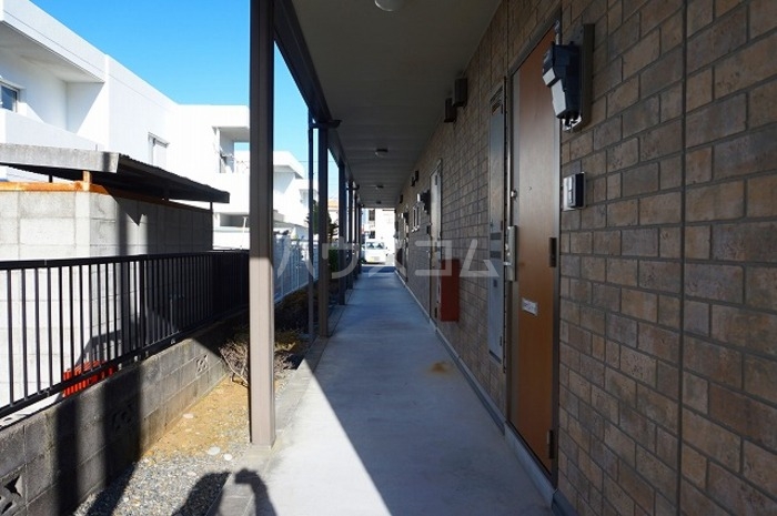 16/23 エントランス