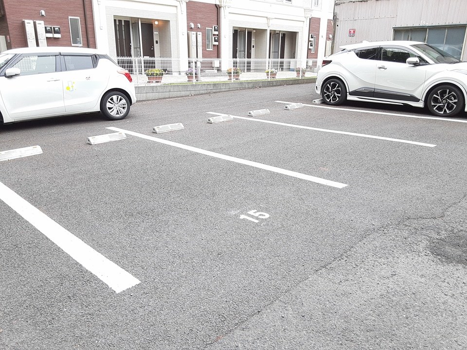 15/18 駐車場