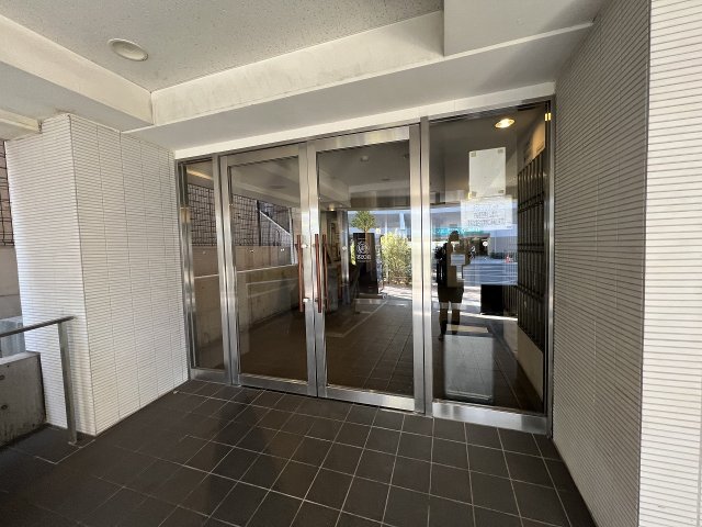 21/30 エントランス