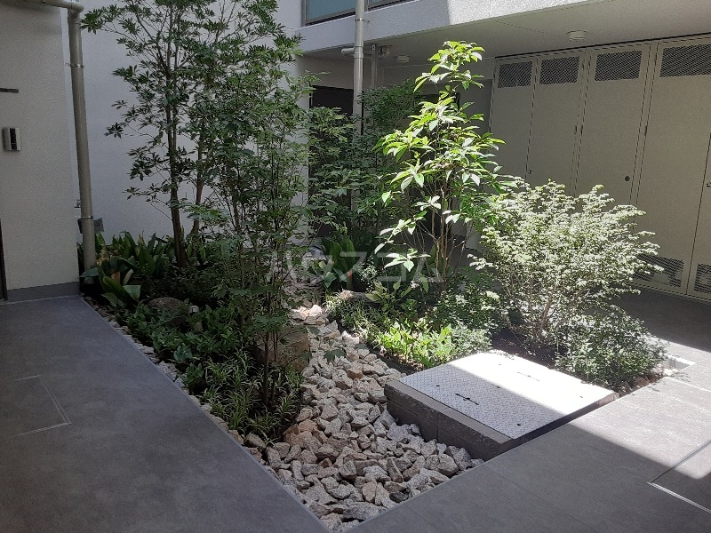 27/30 エントランス