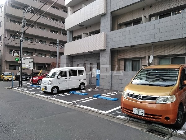 23/26 駐車場
