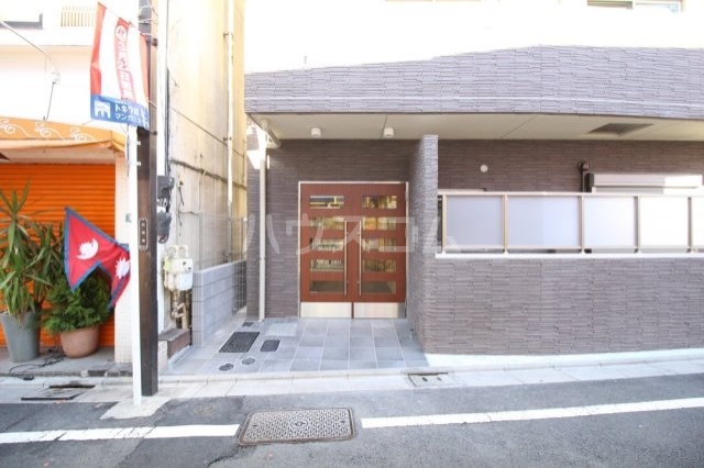 26/28 エントランス