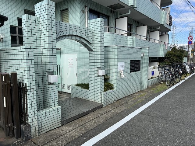 21/29 エントランス