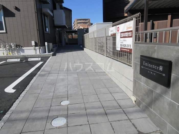 18/19 エントランス