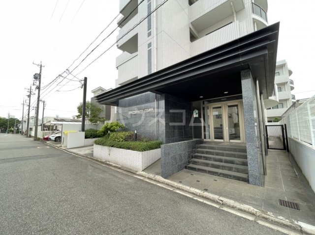 21/30 エントランス