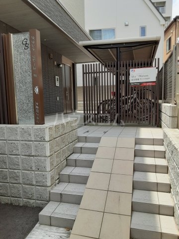 18/28 エントランス