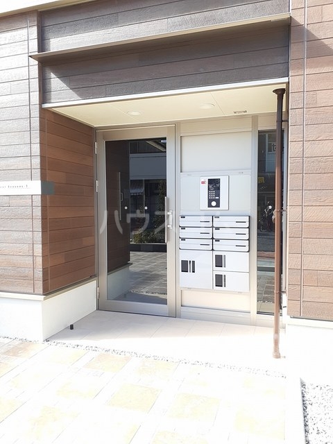 16/23 エントランス