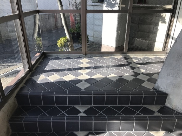 20/30 エントランス