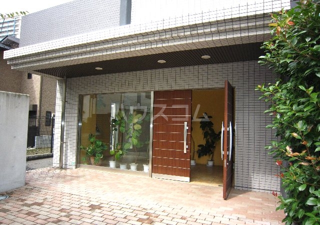 20/28 エントランス